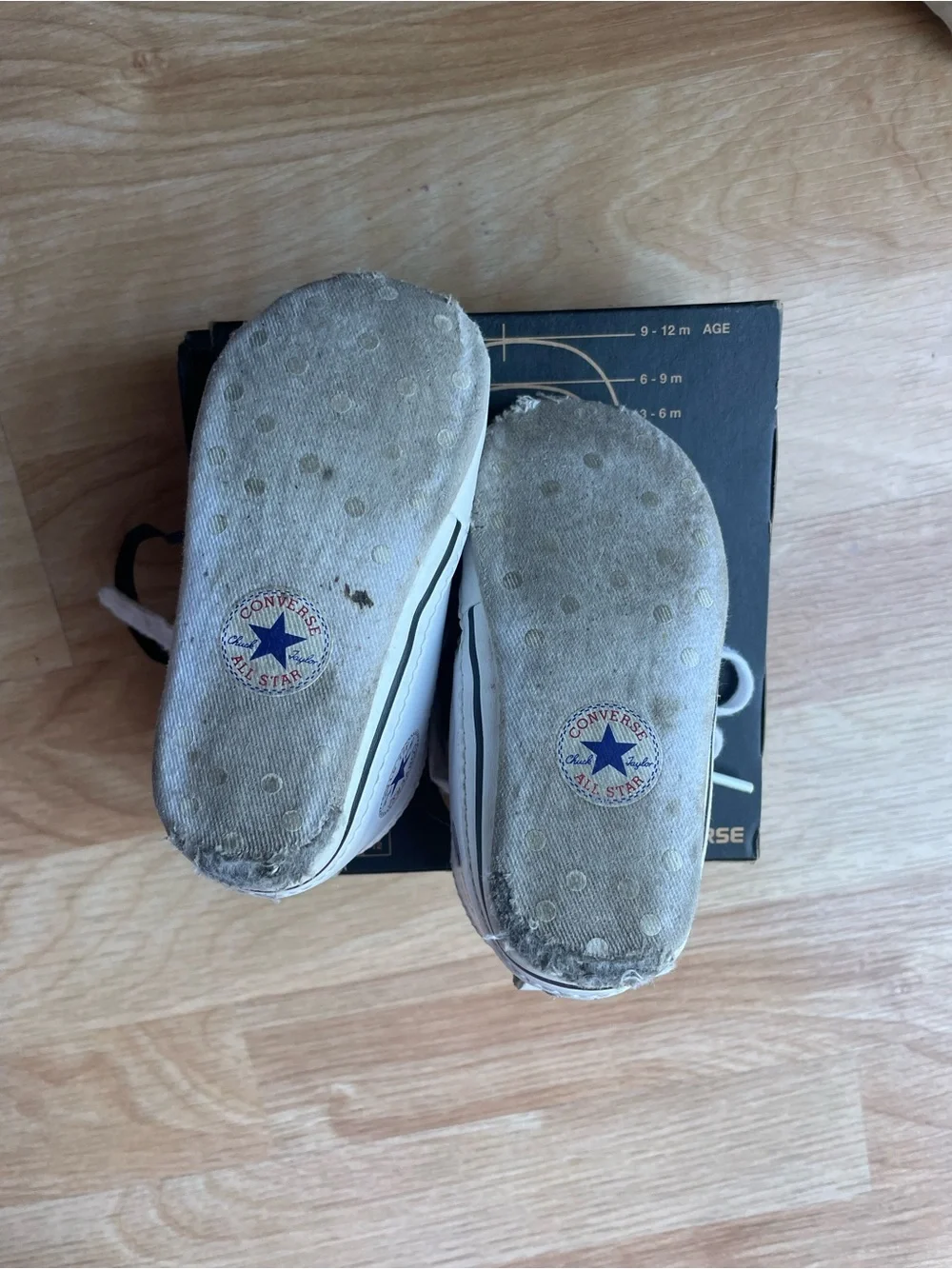 Converse Kids White Low-Top Chuck Taylor Sneakers size 4 crib